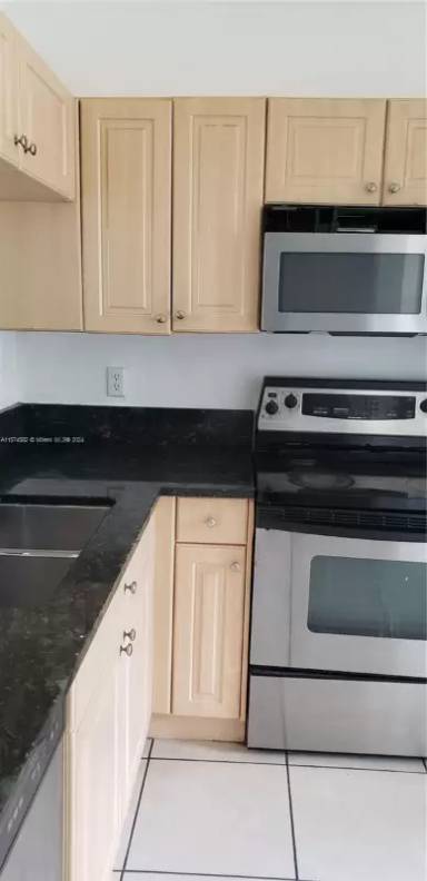 Main picture of 8287 SW 27th St