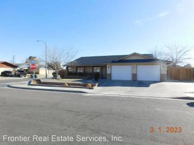 Main picture of 402 S Desert Candles St