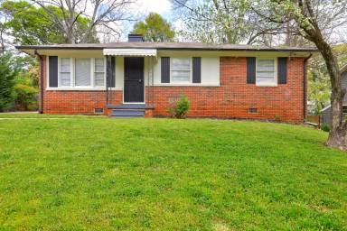 Main picture of 1938 Akron Dr SE