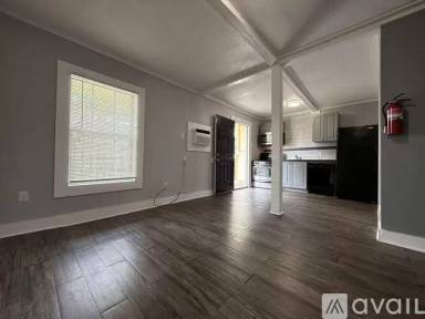 Main picture of 223 Bee St