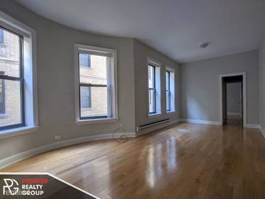 Main picture of 1216 N Dearborn St