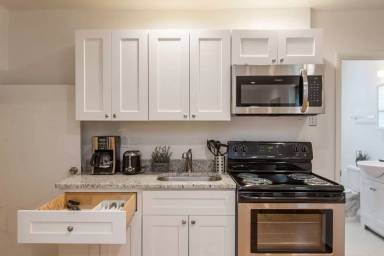 Main picture of 623 South St