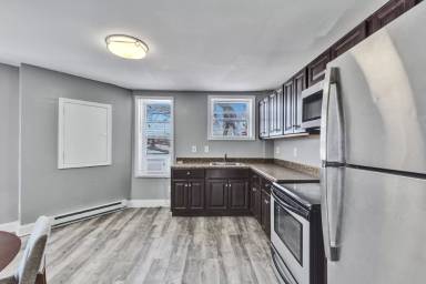 Main picture of 3160 Lyndale Ave
