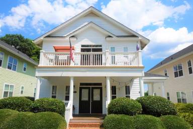 Main picture of Oakhurst Avenue 11-B