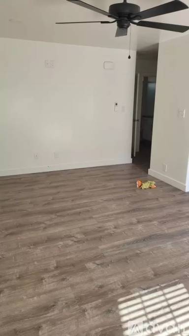 Main picture of 220 S G St
