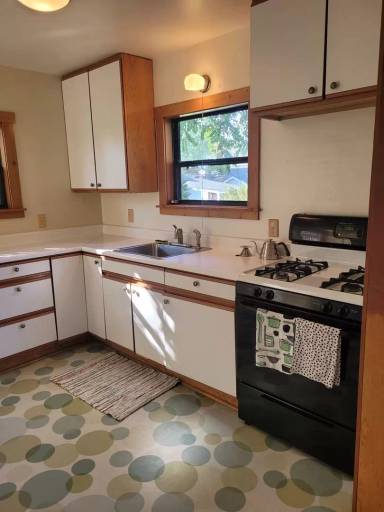 Main picture of 215 S 3rd St