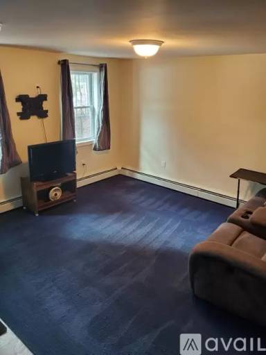 Main picture of 2 Courtland Dr
