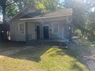 Main picture of 2124 Maple St