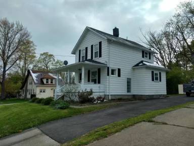 Main picture of 121 S East St