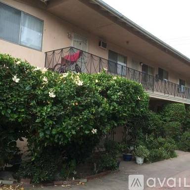 Main picture of 6618 Woodman Ave