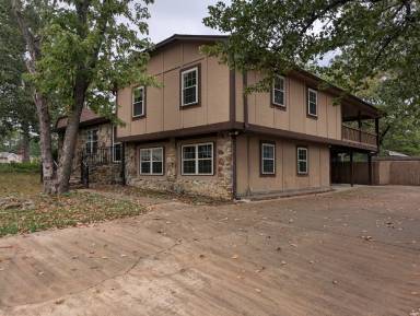 Main picture of 12 Pinecrest Ln