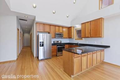 Main picture of 2032 W Pierce Ave