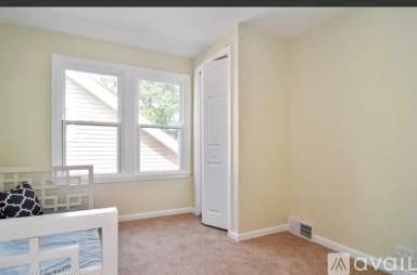 Main picture of 1420 E Algonquin Rd
