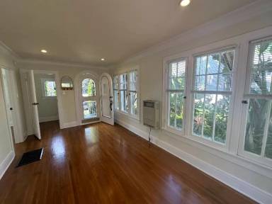 Main picture of 616 N Plymouth Blvd