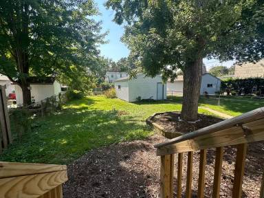 Main picture of 1802 Ross Ave E