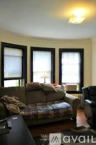 Main picture of 2131 W Giddings St