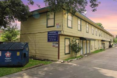 Main picture of 8029 Detroit St