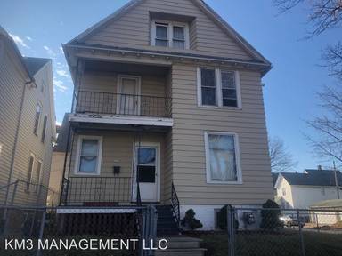 Main picture of 2927 W Saint Paul Ave