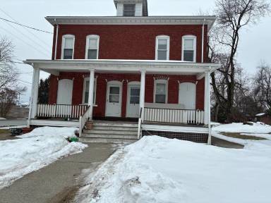 Main picture of 375 Delaware St