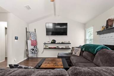 Main picture of 2507 Schwertner Dr