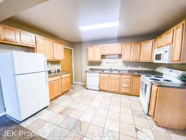 Main picture of 700 W Badger Rd