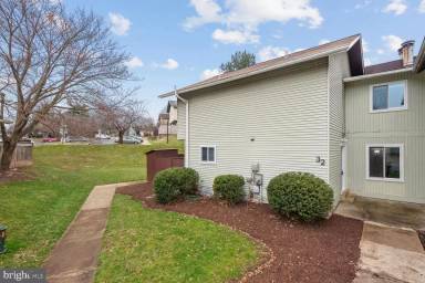 Main picture of 32 Nina Ct