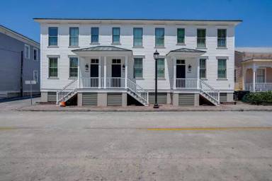 Main picture of 1407 Jefferson St
