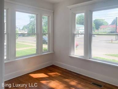 Main picture of 276 Main St