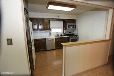 Main picture of 82 W 24th St