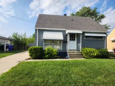 Main picture of 15472 Muskingum Blvd