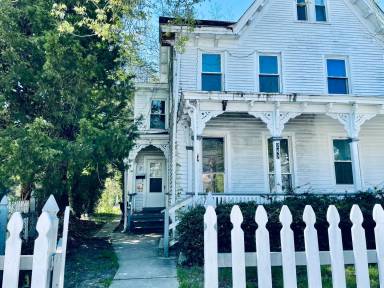 Main picture of 242 E Commerce St