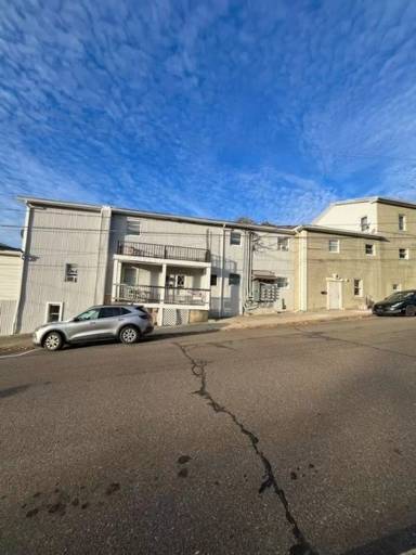 Main picture of 1 W Garibaldi Ave