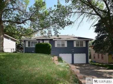 Main picture of 8726 Parker St