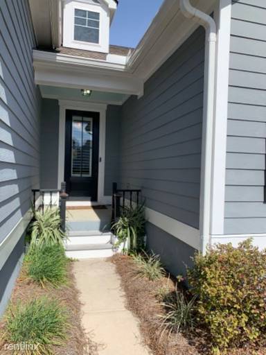 Main picture of 260 Swallowtail Ct