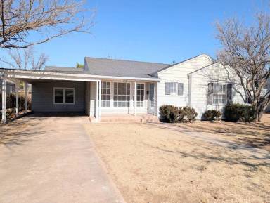 Main picture of 2412 30th St