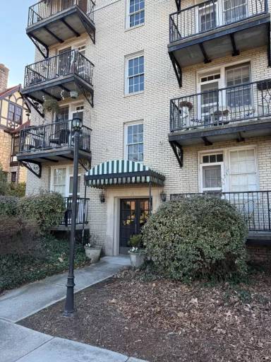 Main picture of 1013 N Elm St