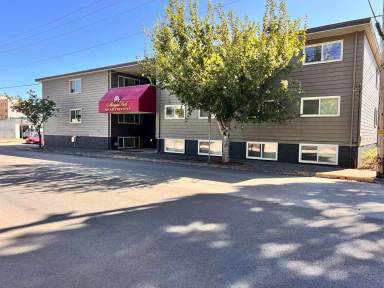 Main picture of 503 Commercial Ave