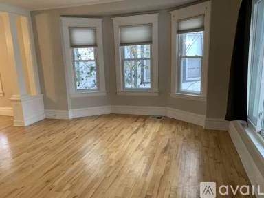 Main picture of 936 Crescent St NE