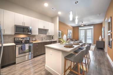Main picture of 7834 Broadway