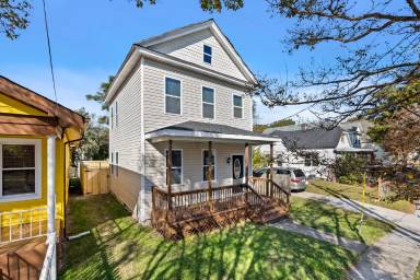 Main picture of 3233 Lyons Ave