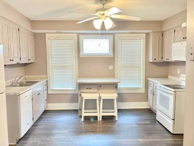 Main picture of 822 2nd St NW