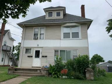 Main picture of 220 Pleasant St
