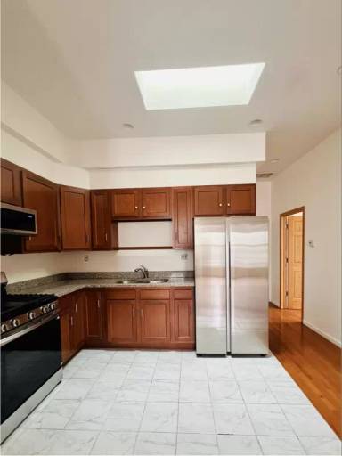 Main picture of 2659 W North Ave