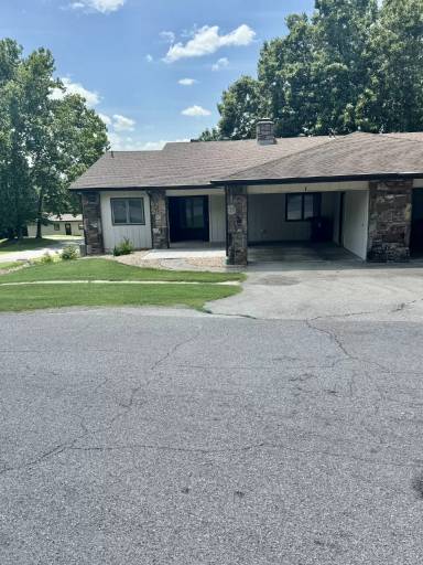 Main picture of 1 Brett Ln