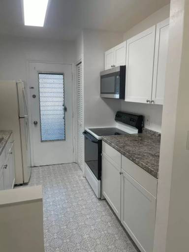 Main picture of 300 NE 191st St