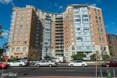 Main picture of 555 Mass Ave Condo