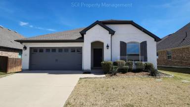 Main picture of 7461 Pondview Ln