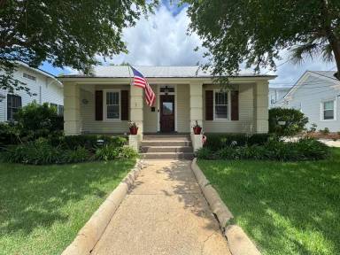 Main picture of 1106 E Jackson St
