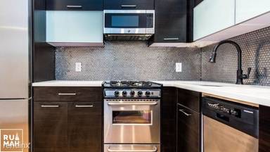 Main picture of 664 Onderdonk Ave