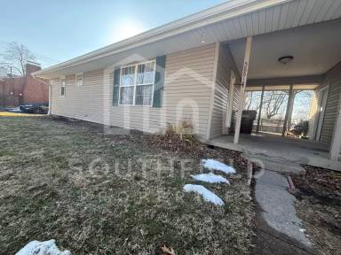 Main picture of 5881 Elm St